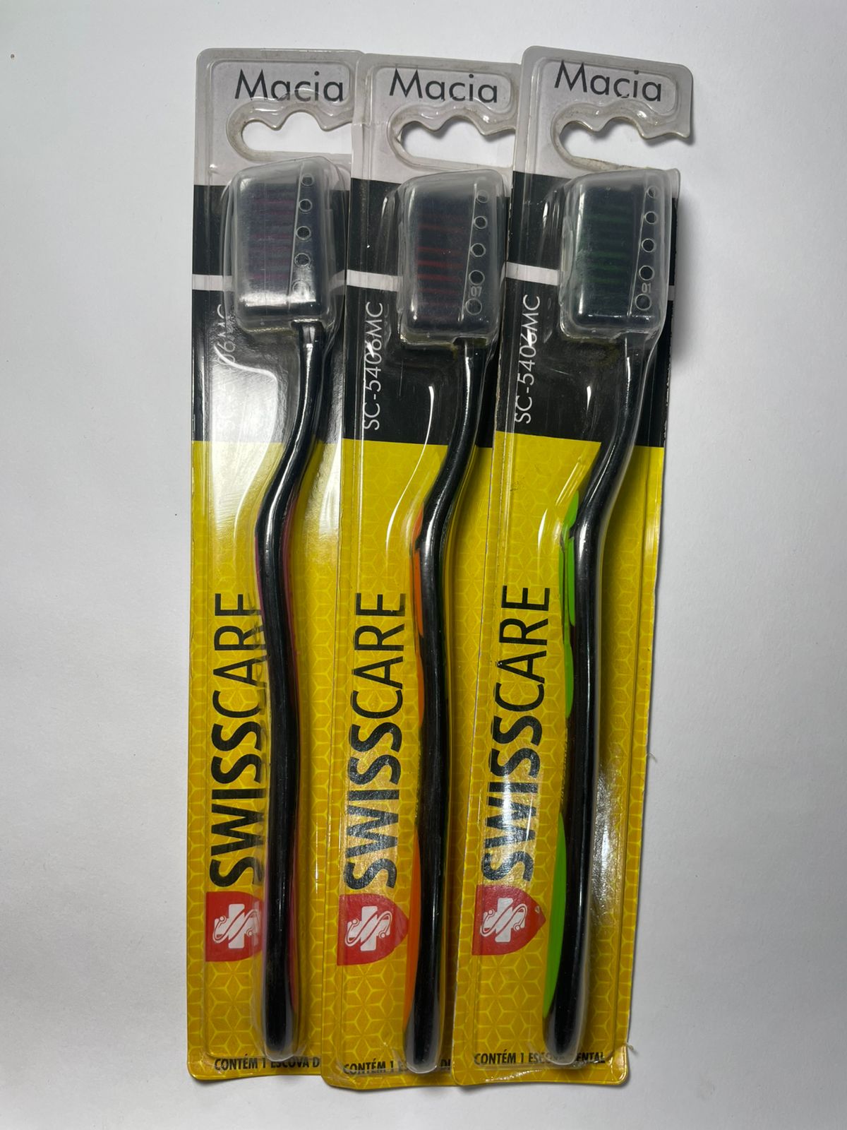 Escova de Dente Preta Macia